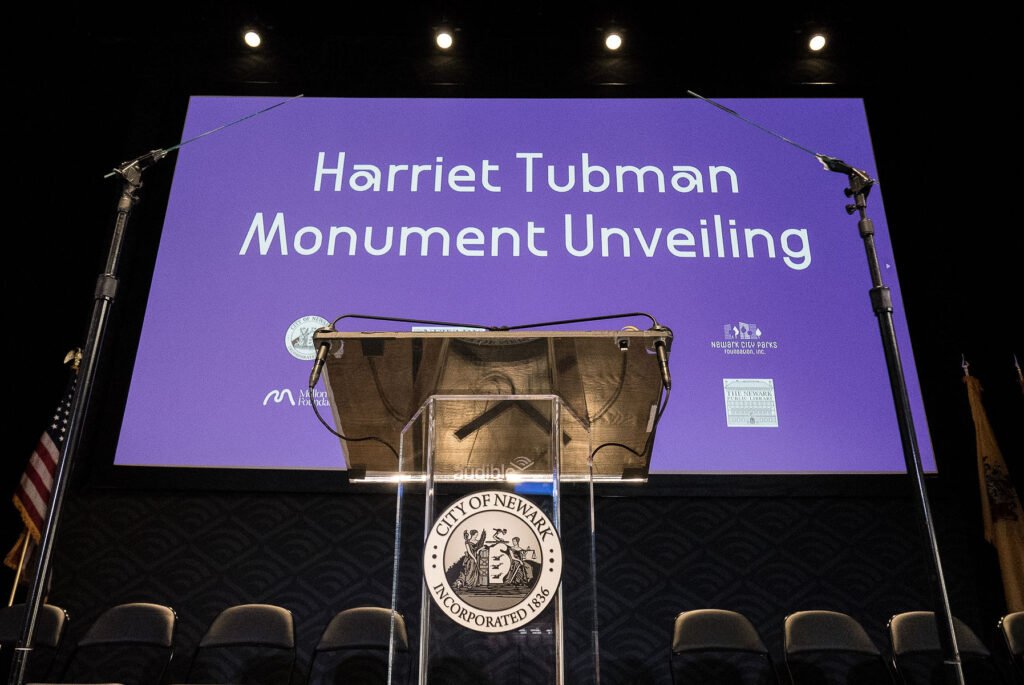 Harriet-Tubman-Monument_DreamPlay_Cesar-Melgar_2023-00-00_-2800543 Podium at the Harriet Tubman Monument Unveiling